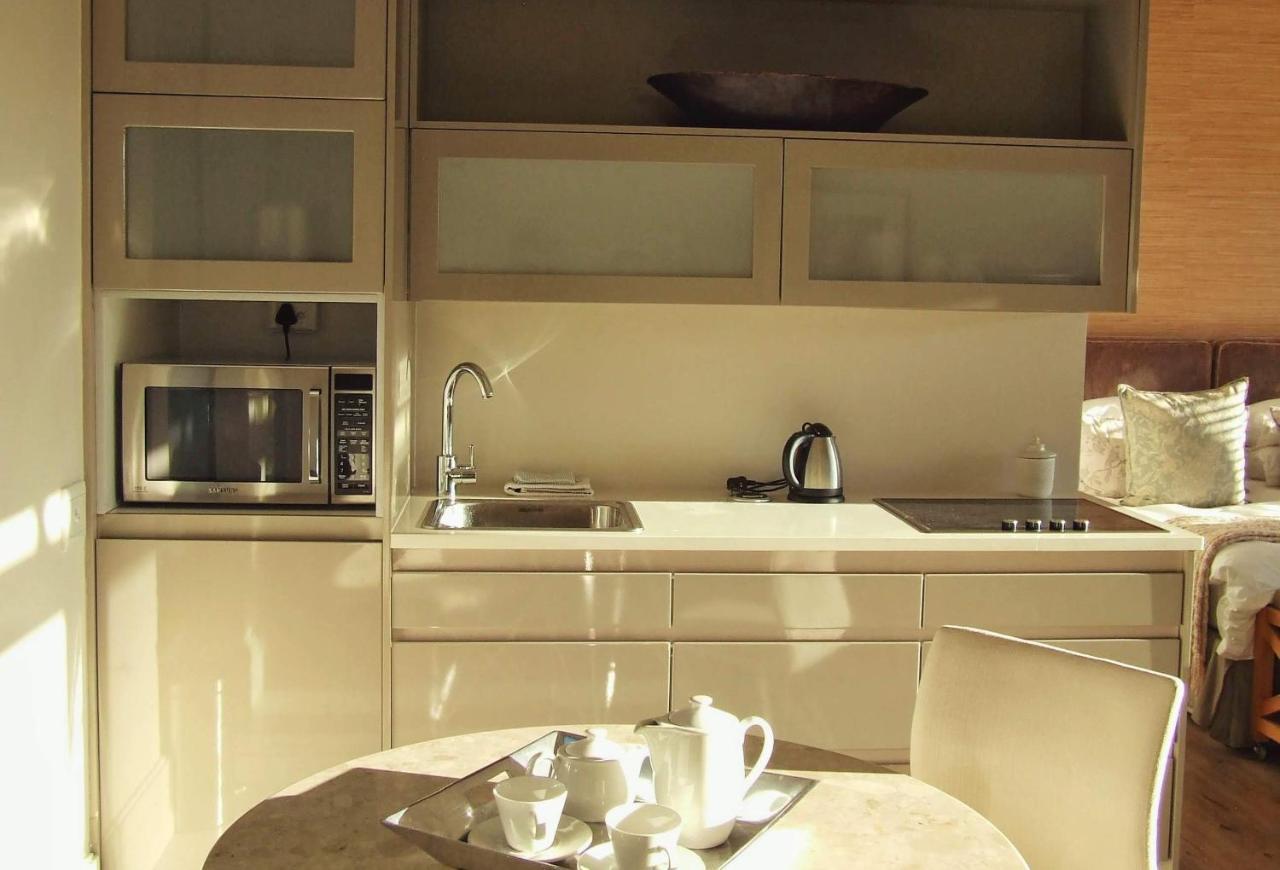 210 Gallery Luxury Studio Apartment Книсна Екстериор снимка