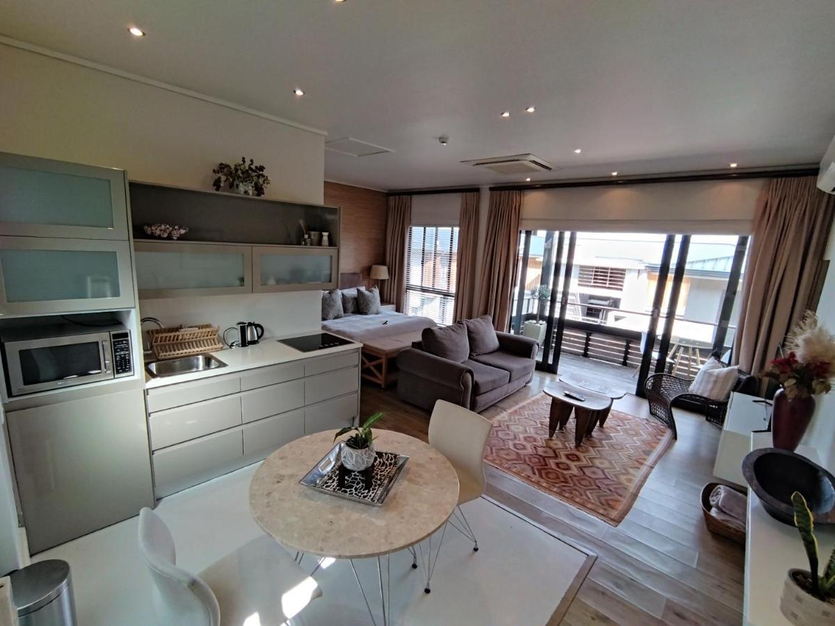 210 Gallery Luxury Studio Apartment Книсна Екстериор снимка